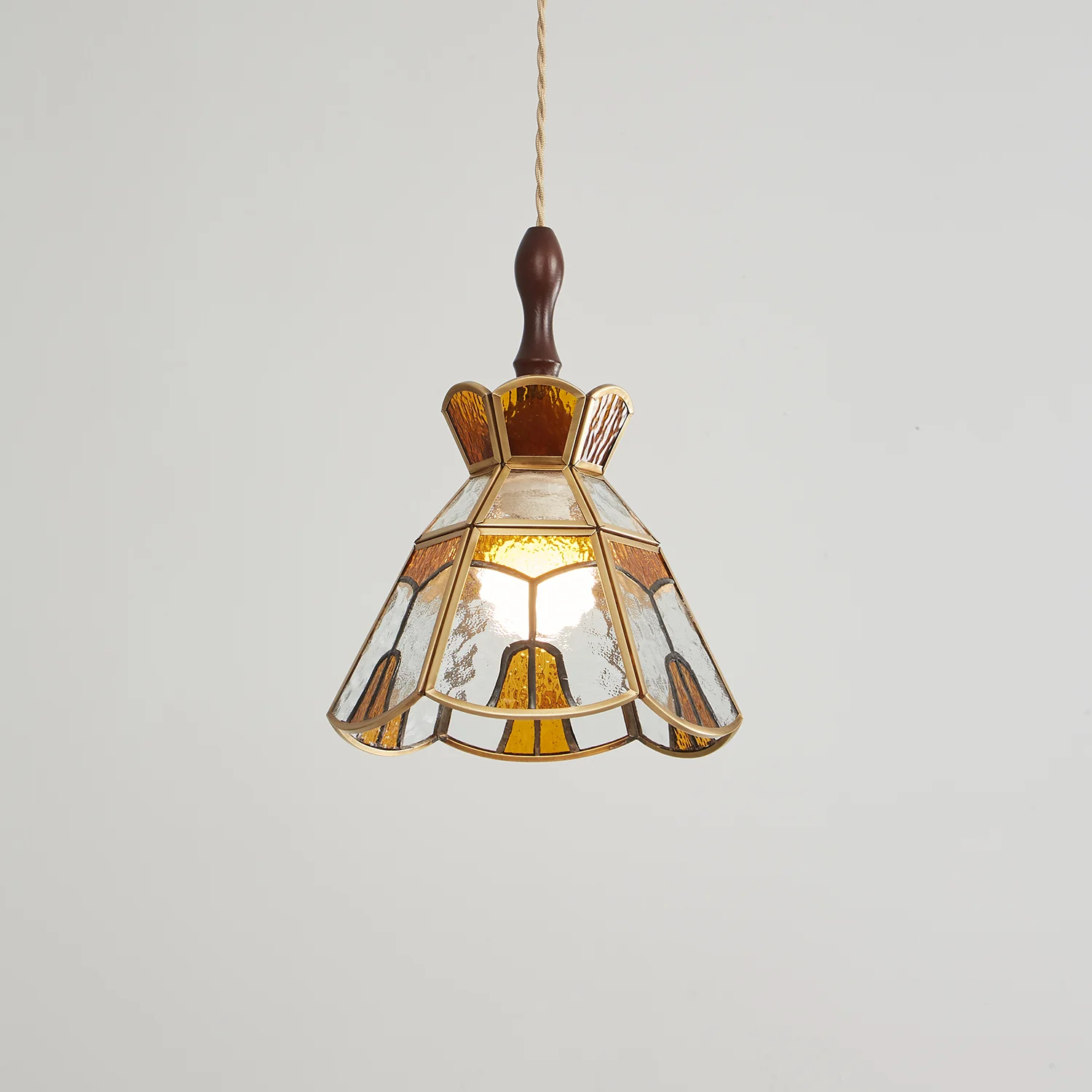 Подвесной светильник Tiffany Stained Glass - модель E, ∅22см x 35см, золотой