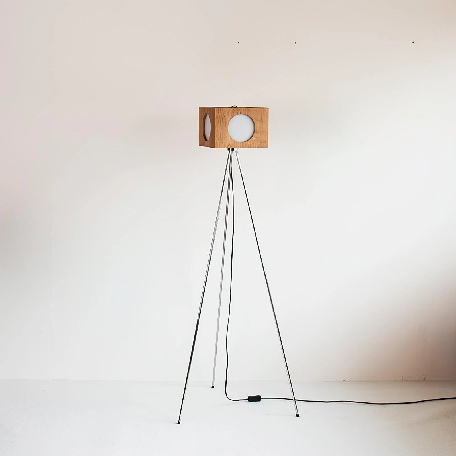 Торшер Vintage Tripod Camera - модель A - 50см x 42см x 100см, вишневое дерево