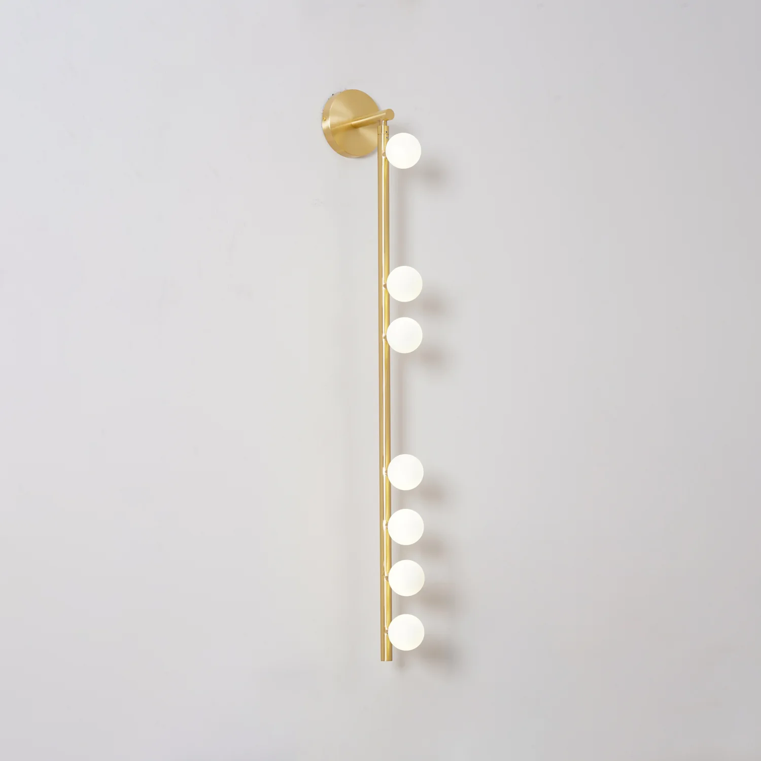 Настенный светильник Brass Glass Tube - 7 источников света ∅12см x 100см, античная латунь, белый