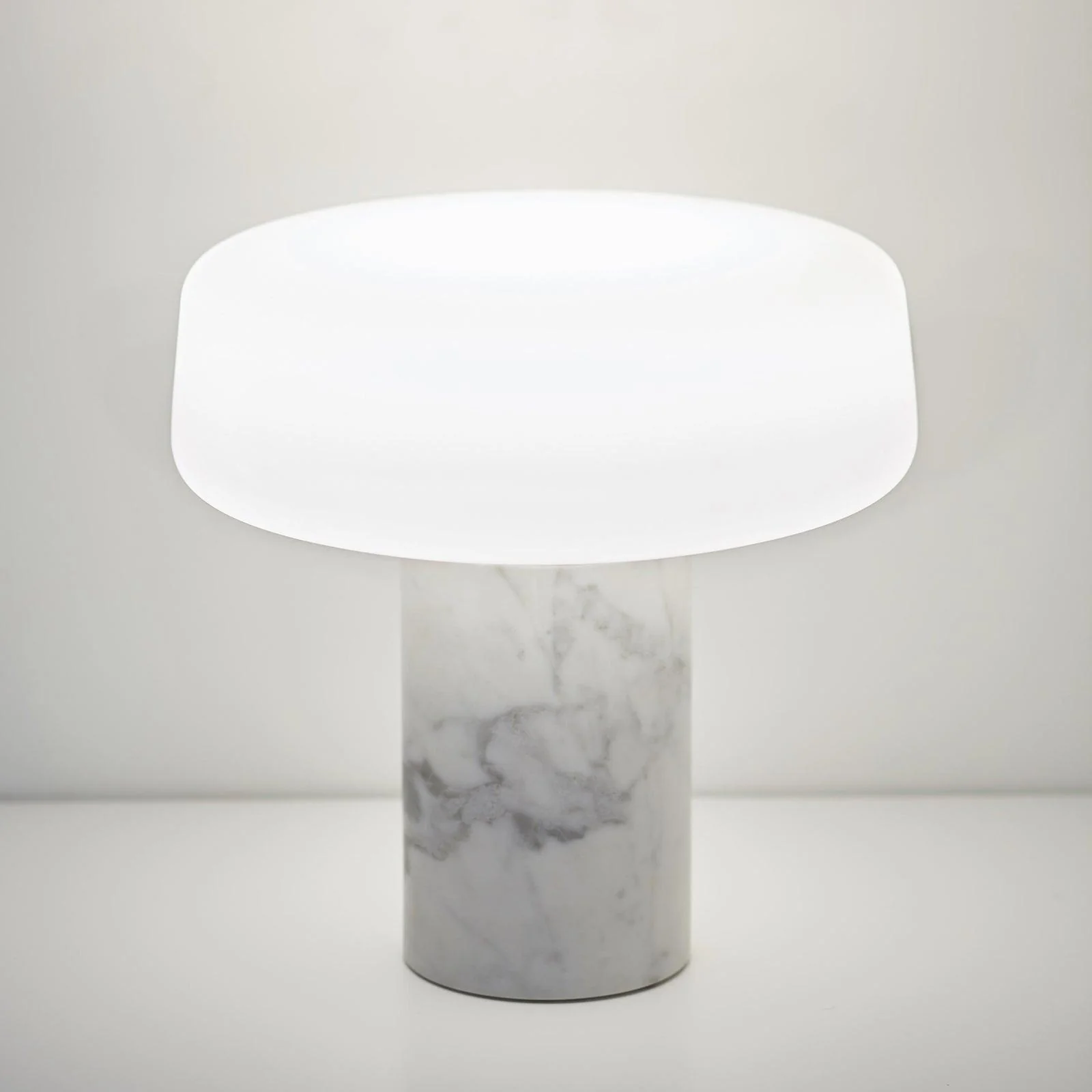 Solid Table Light - ∅ 11.8″ x H 12.5″ / Dia 30cm x H 32cm / White Marble +White / UK plug
