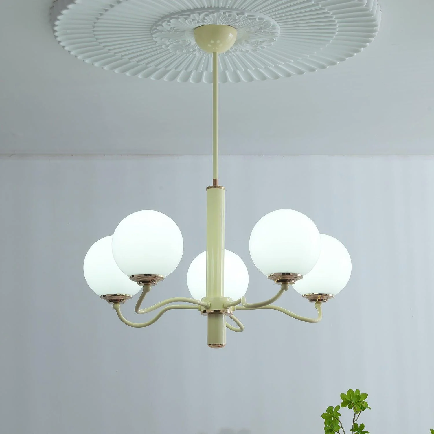 Люстра Radiant Globe - 3 плафона ∅53см x 38см, кремовый, желтый и белый