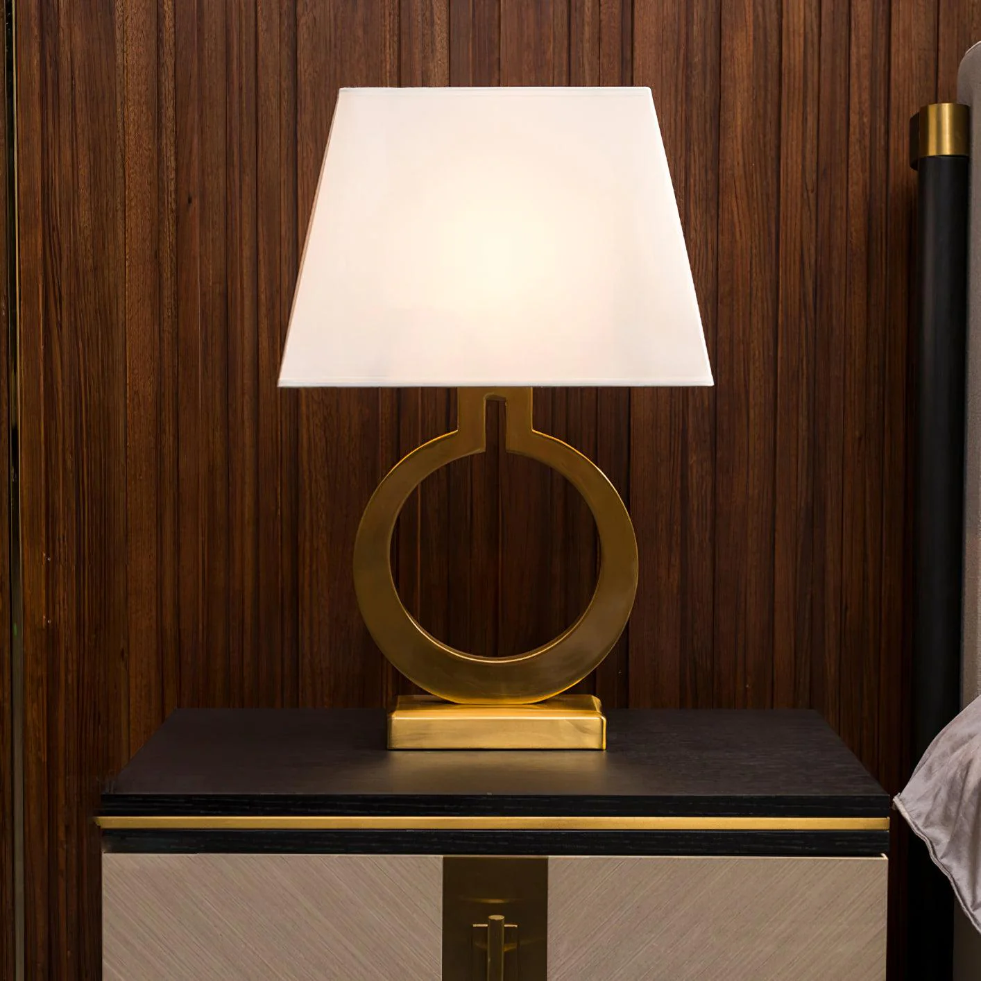 Keyhole Ring Table Lamp - ∅ 14.1″ x H 24.4″ / Dia 36cm x H 62cm / Gold / UK plug